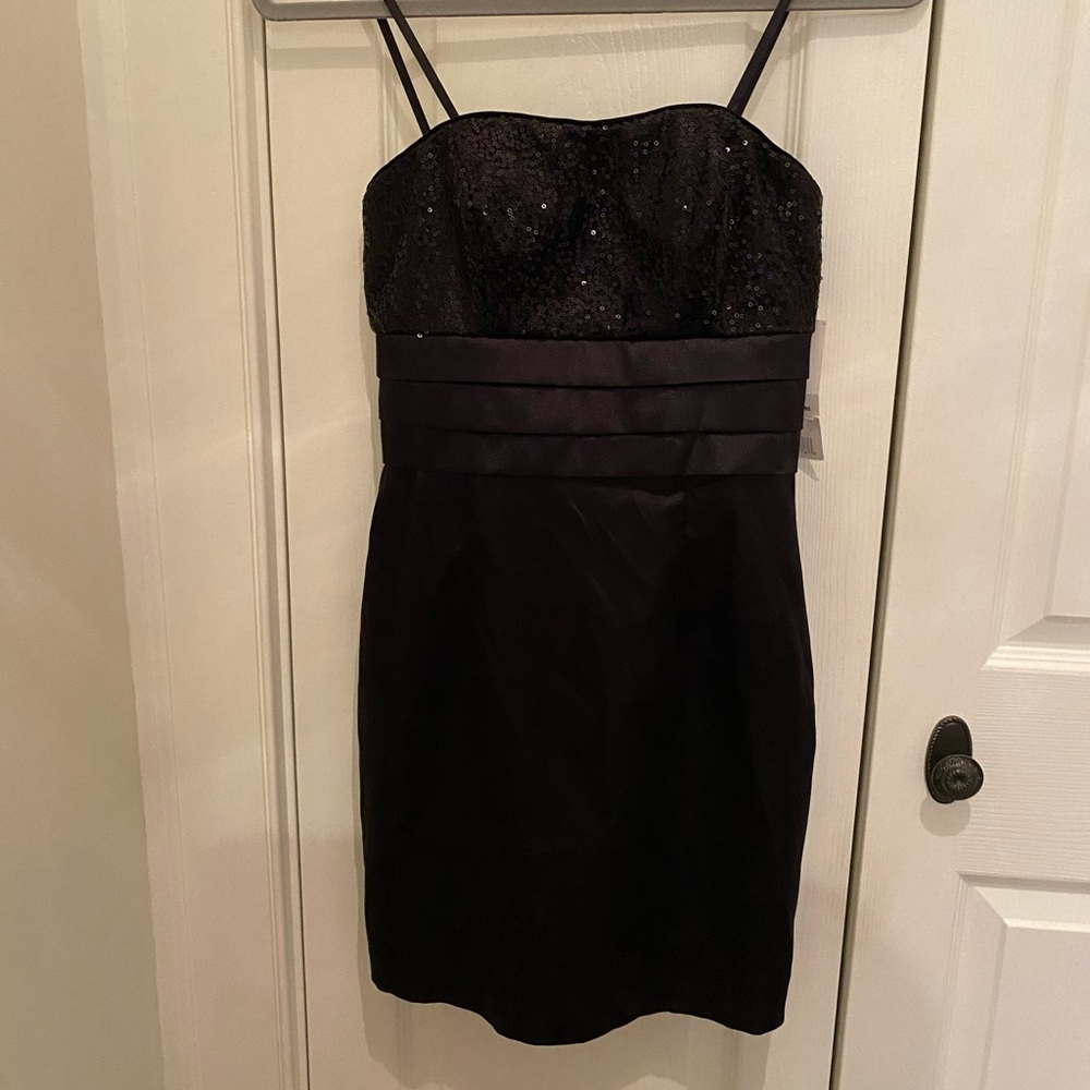 🔵(3/$20) Hailey Logan strapless dress size 3/4